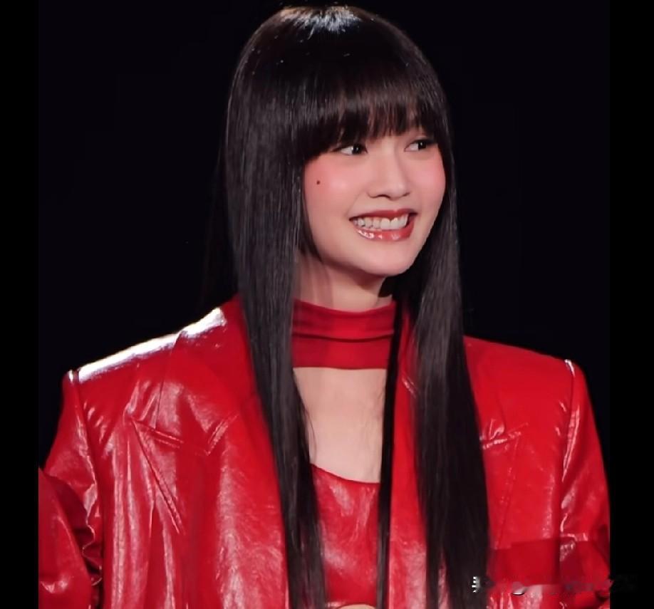 杨丞琳真是天生抗老长相，越成熟越有味道！如今比年轻时还亮眼，这款发型梦回“宝珠姐