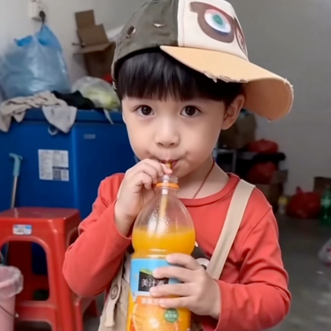 老师这是写实派吧！大啵啵看见橙子就是星星眼呀 