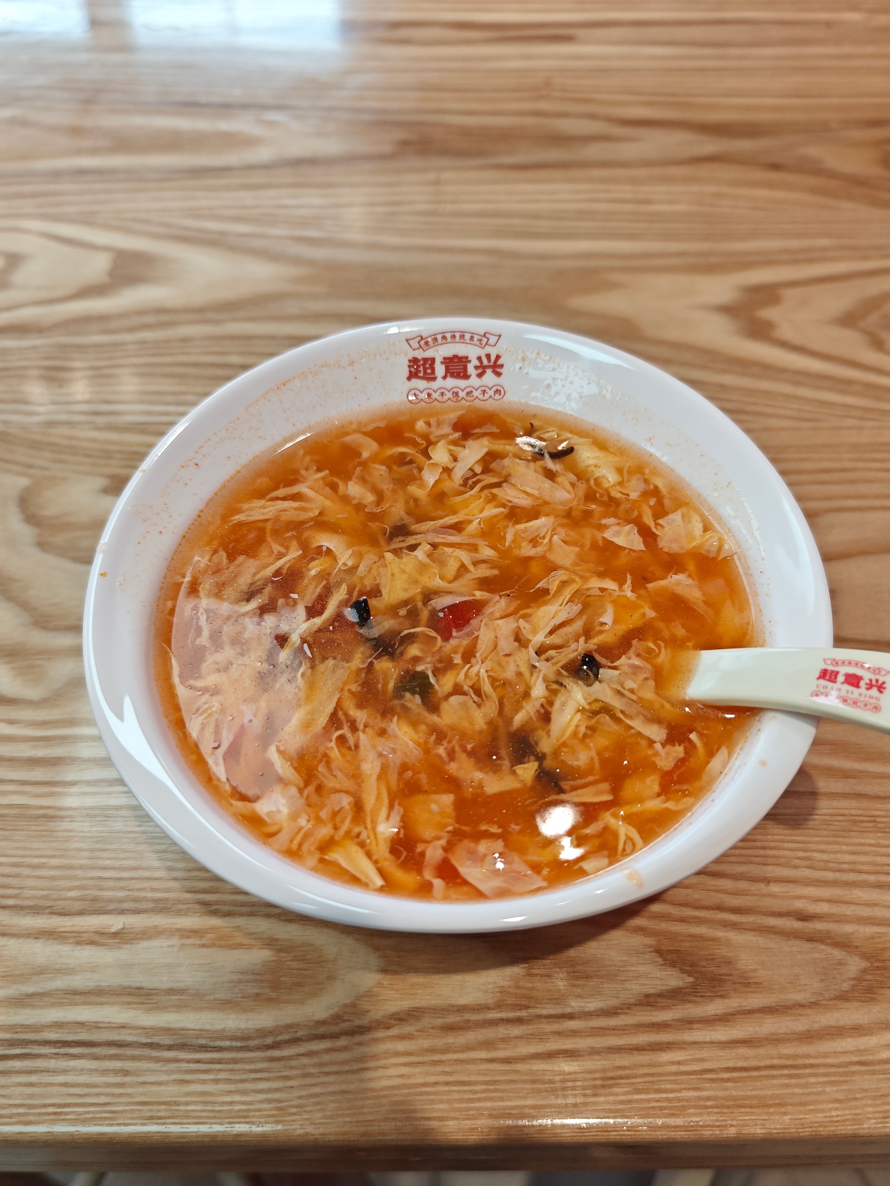 楼下餐馆开业第一天，门口招牌写了不少早餐种类我寻思来尝尝吧，结果没有豆腐脑没有豆
