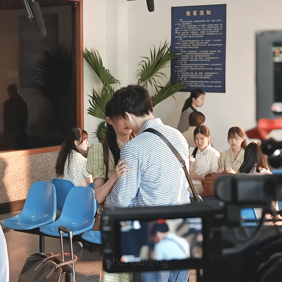 片场花絮里的猫猫狗狗 [爱慕] 小巷人家今日收官 关晓彤/ 王安宇 