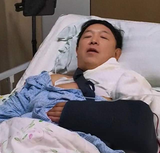 黄渤和吴磊骑车翻车摔惨了，看着都疼