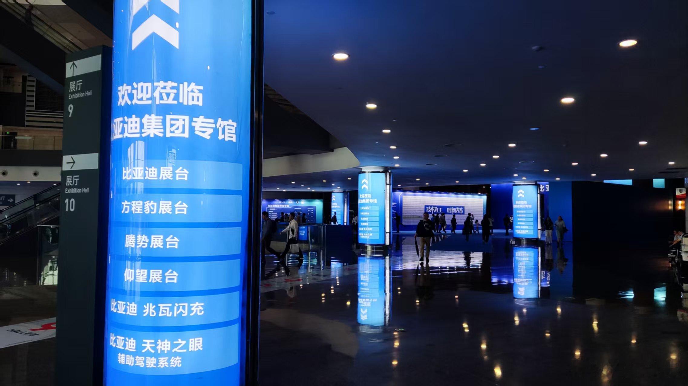 2025成都国际车展 比亚迪集团专馆简直就是“王炸天团”！一进去比亚迪展台，就跟