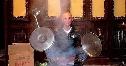 吴奇隆真神人，在步步组里天天给刘诗诗起大锅炖老坛酸菜牛肉面配速食丸子