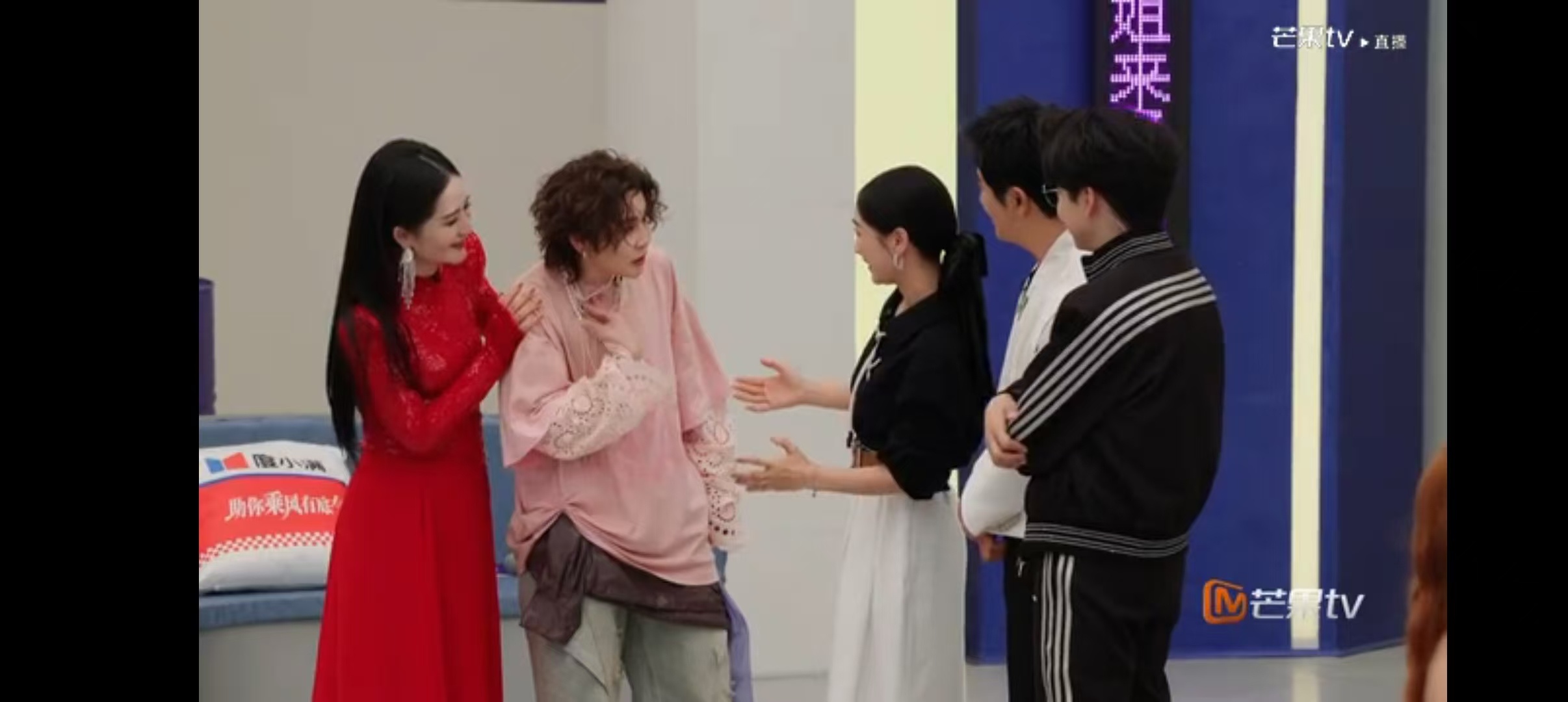 王濛对陶昕然说你嗓子好了陶昕然离婚后状态陶昕然当场笑出鹅叫，离婚后的快乐就是这么