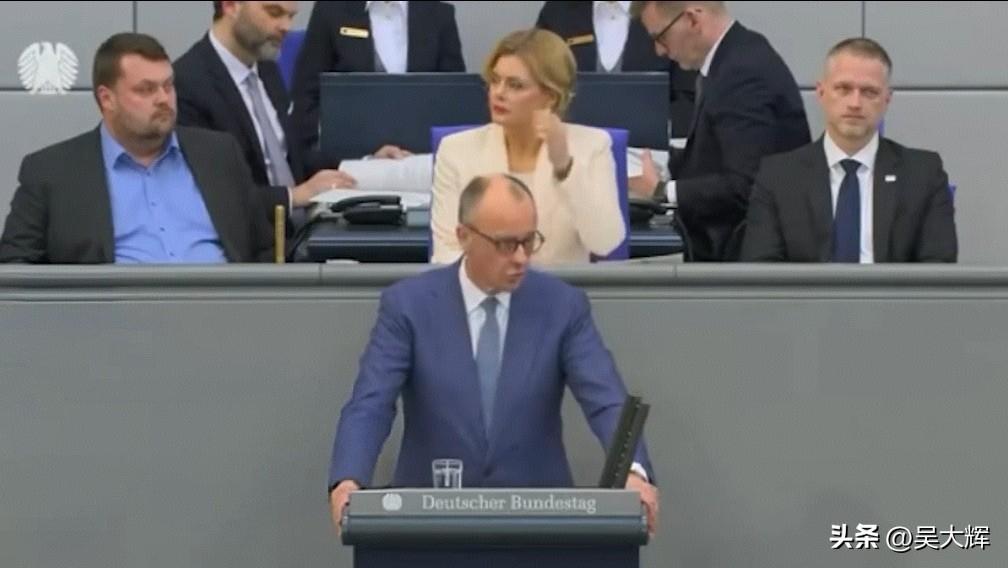 默茨实话冒险：“欧盟人口比美国多1亿，我们不想再廉价出卖自己”
 
德国总理弗里