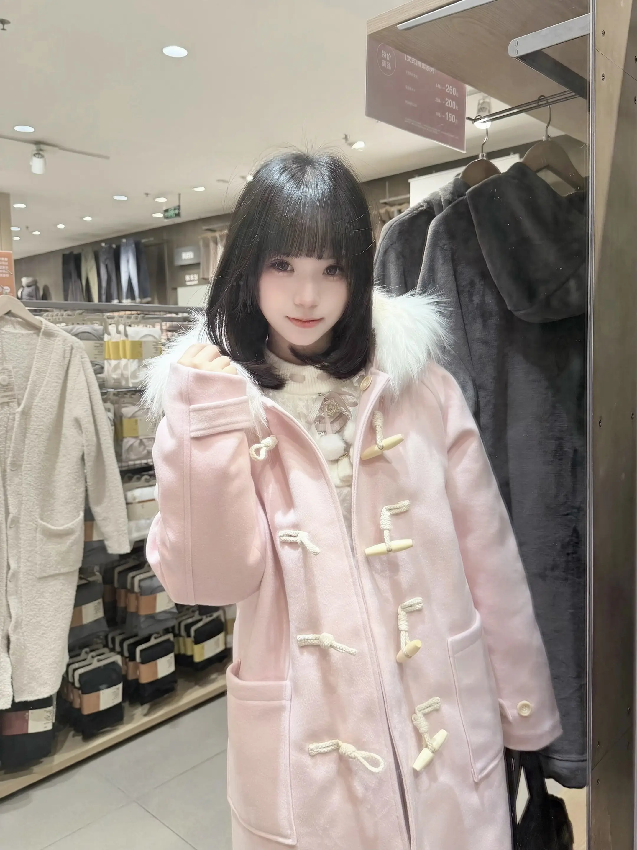 把我心搞得一团乱 还在那里萌萌的笑。