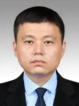 上海最牛公务员！
他工作之余3年挣4千万外快，他就是​石悦，他是畅销书《明朝那些