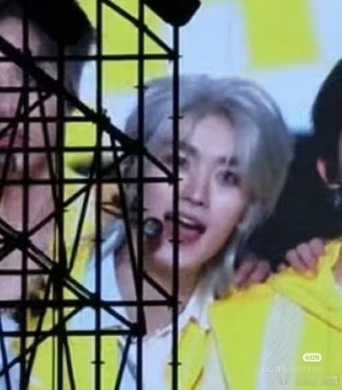 丁程鑫银发路透，哇塞，