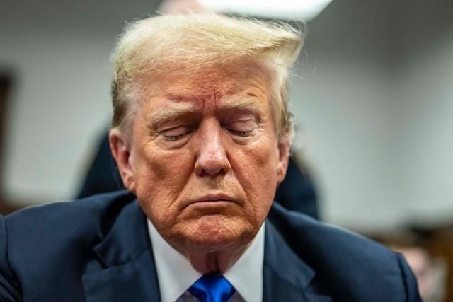 特朗普的24小时：
又谈打伊朗，又建高楼，
格陵兰还给了他个软钉子，这一天他围着