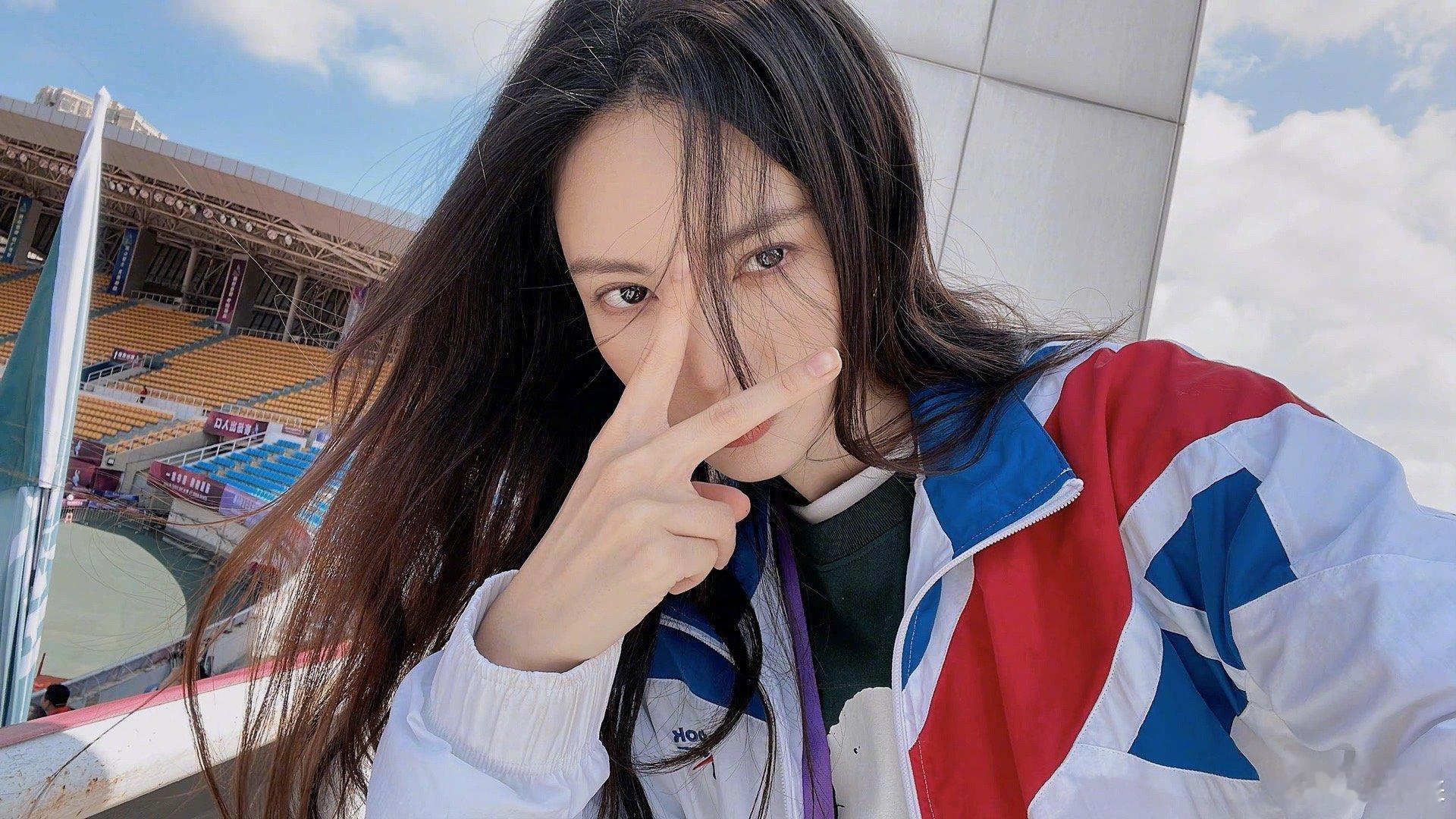 #金晨[超话]# [送花花]#金晨炽道# [送花花]#金晨罗娜# 想念那个总是像