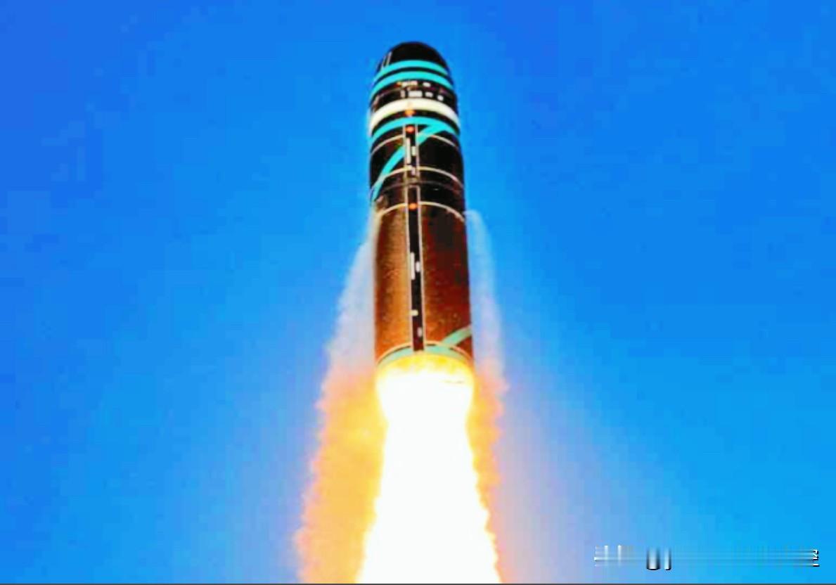 法国国防部10月28日宣布：
    法国M51潜射弹道导弹的第三代最新版本投入