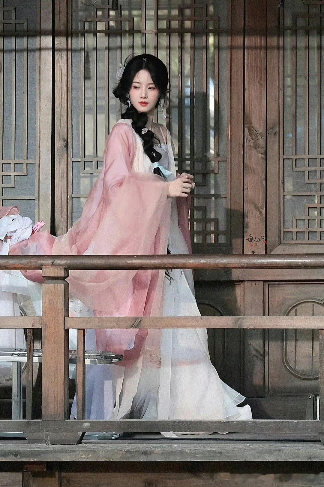 #卢昱晓 清冷感#明意宝宝🥹入青云你小子还没播呢 光靠妆造就把我勾成翘嘴了。。