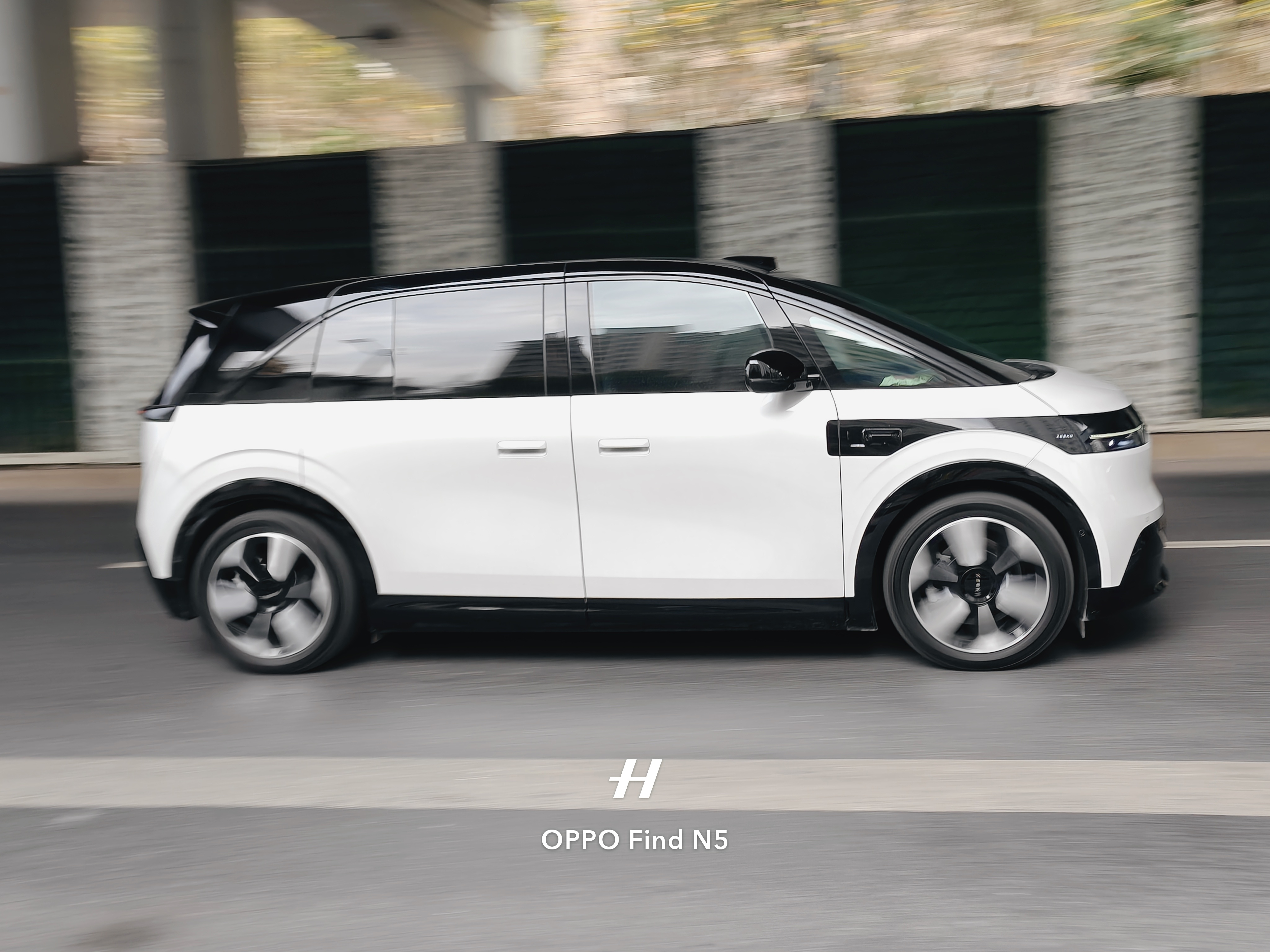 早上碰到的一台极氪Mix，买这车才是有品味、先锋用户。想想用户下不了手还是，前排