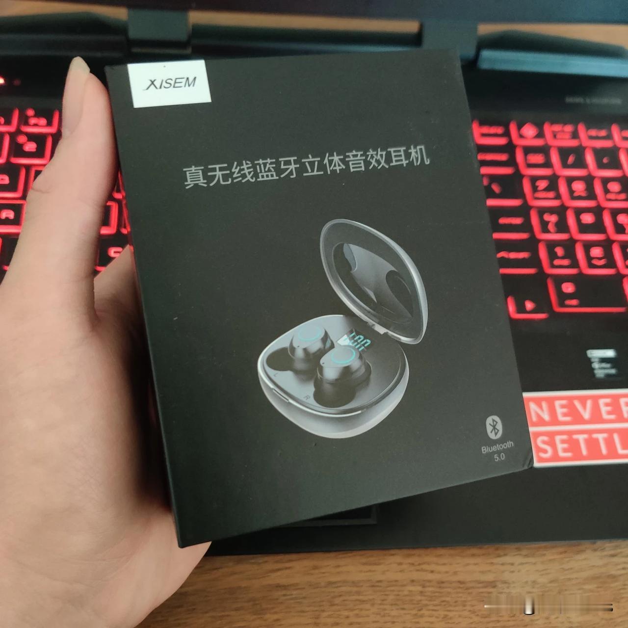 西胜的真无线耳机，这外观大家喜欢嘛？喜欢我抽奖送给大家了[看]