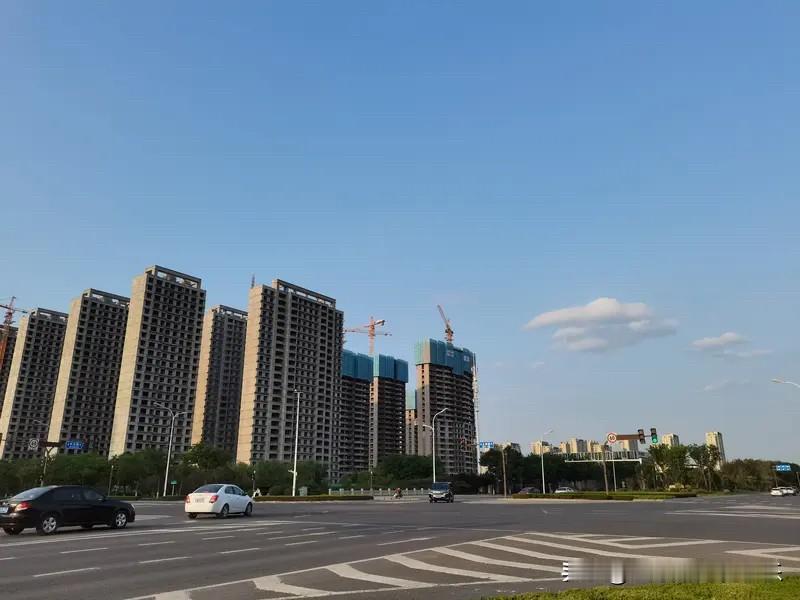 那些在廊坊楼市里面抱着买房挣钱想法的人普遍都亏了。
廊坊房价从2017年跌到20