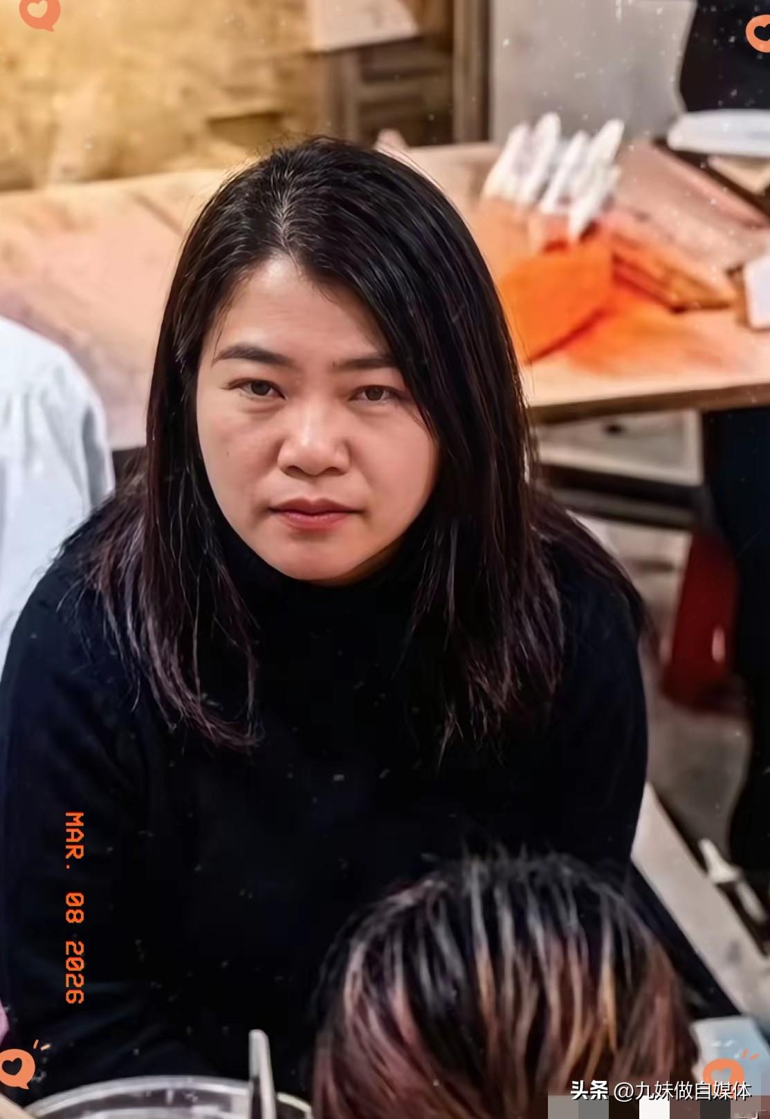 今天是三八妇女节！
​一觉醒来，头条已经被这位妇女霸占了，还以为她干了啥大事，没