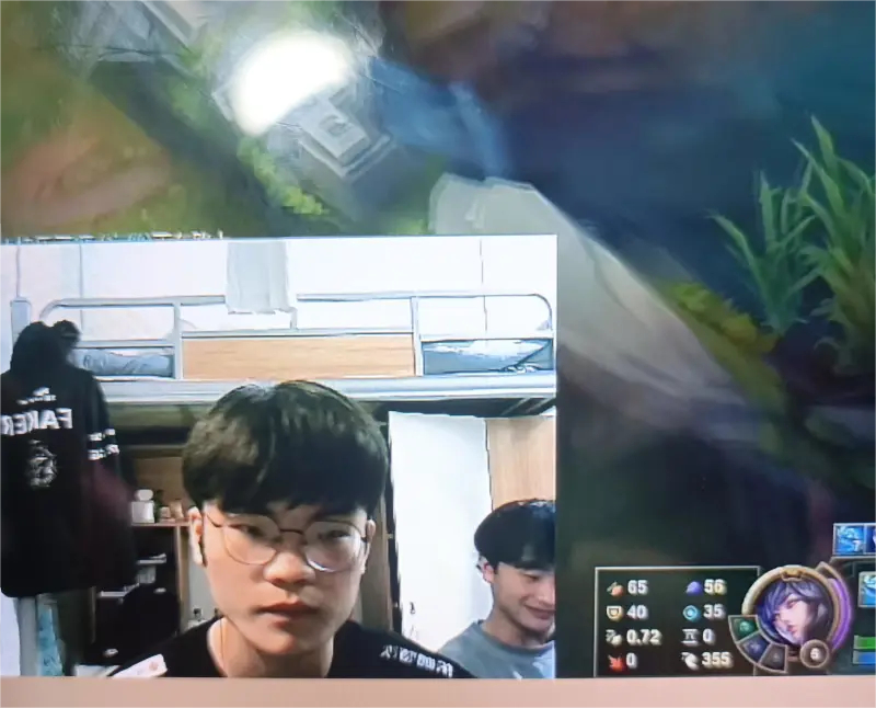 #KenZhu采访Bin#顶级营销，盗版faker开始卖腐? 有够抽象的，身后的