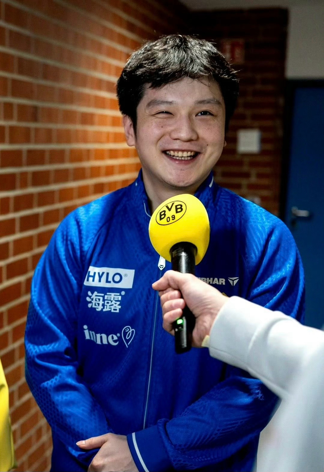 FZD去德国参加比赛的樊可爱 张张图都想收他的开心肉眼可见 