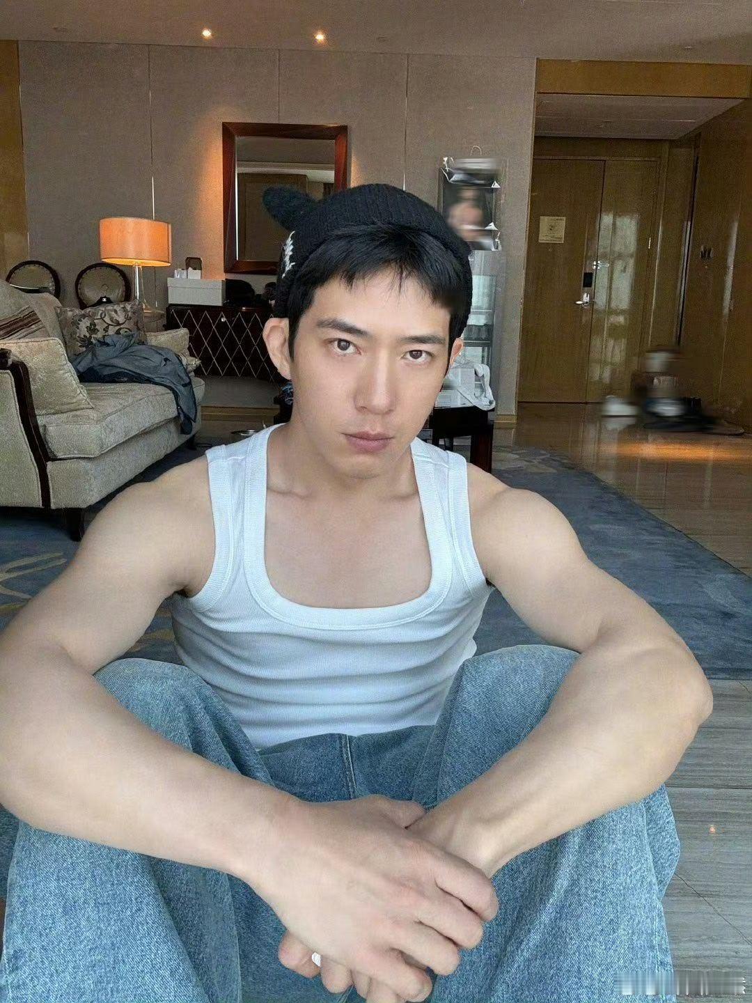 井柏然健身主打一个间歇性努力井柏然早八营业  随缘健身天花板，井柏然主打一个随心