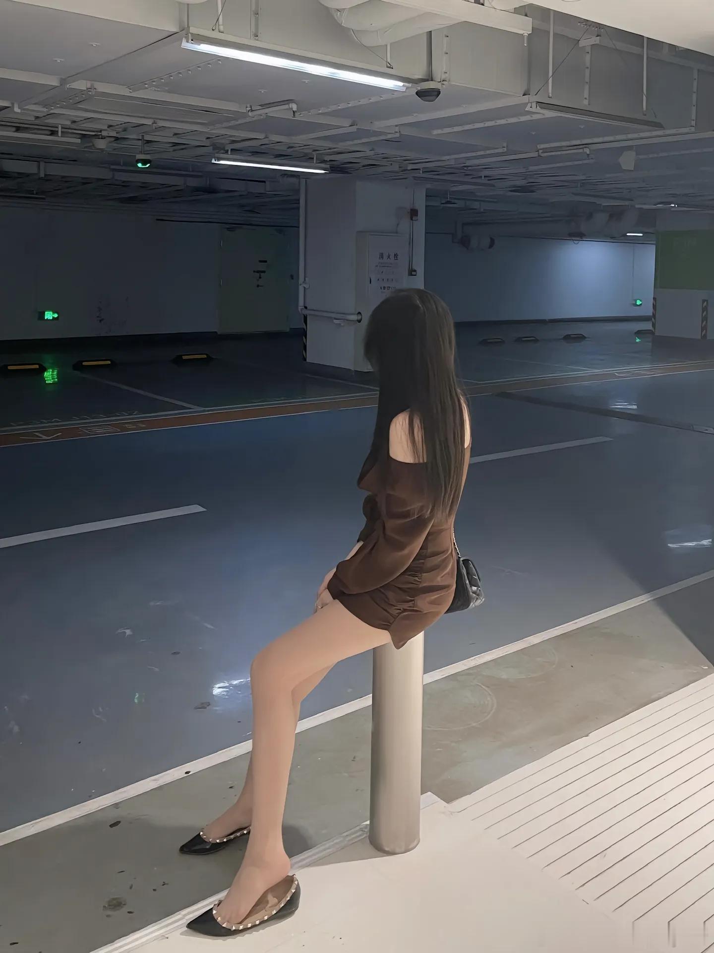 等车的姑娘～ ​​​