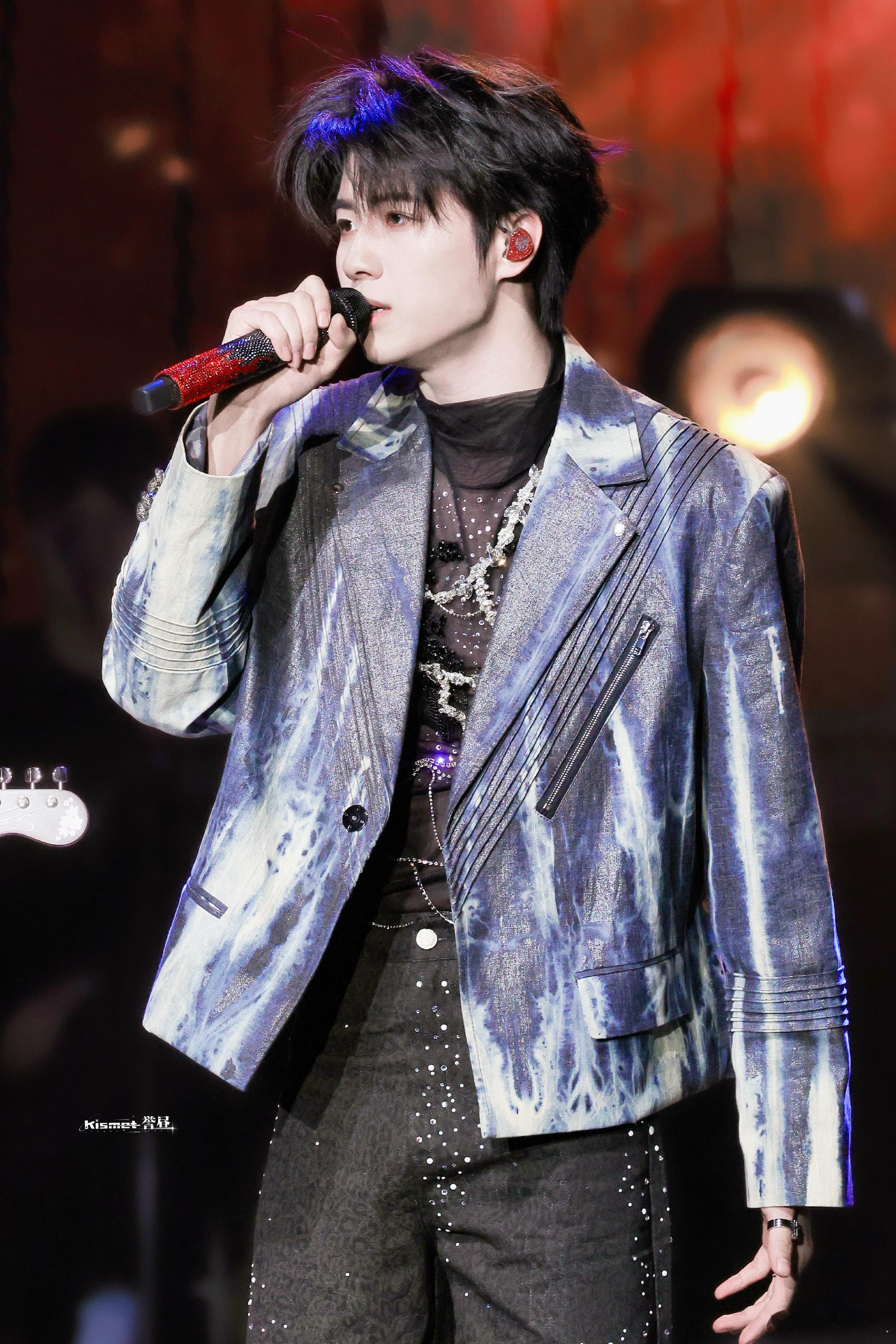 黄誉博胡海泉是真从小唱到大黄誉博的成长有目共睹，从青涩少年到能独当一面的音乐人，