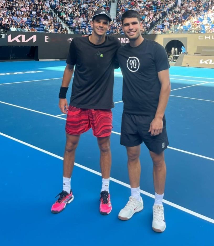 澳网2026 澳网男单第二轮备受关注的05后对决，2005年出生的门希克摆脱了首