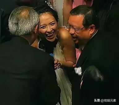 大佬面前，不管是天后，影后还是视后，一个个都是温柔大方，温婉可人。