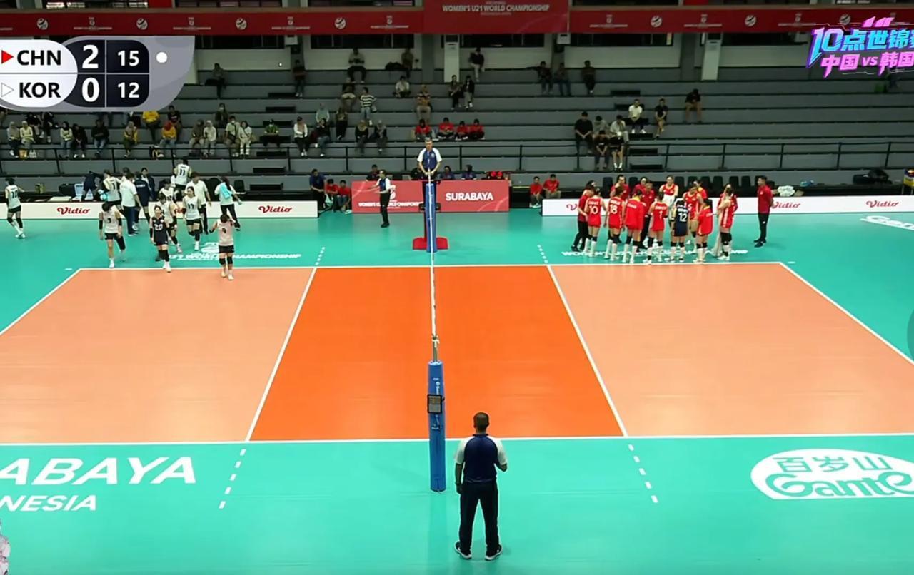 U21女排世锦赛小组赛，
中国U21女排3—0韩国，
单林倩和李涵宇搭副攻，
赵