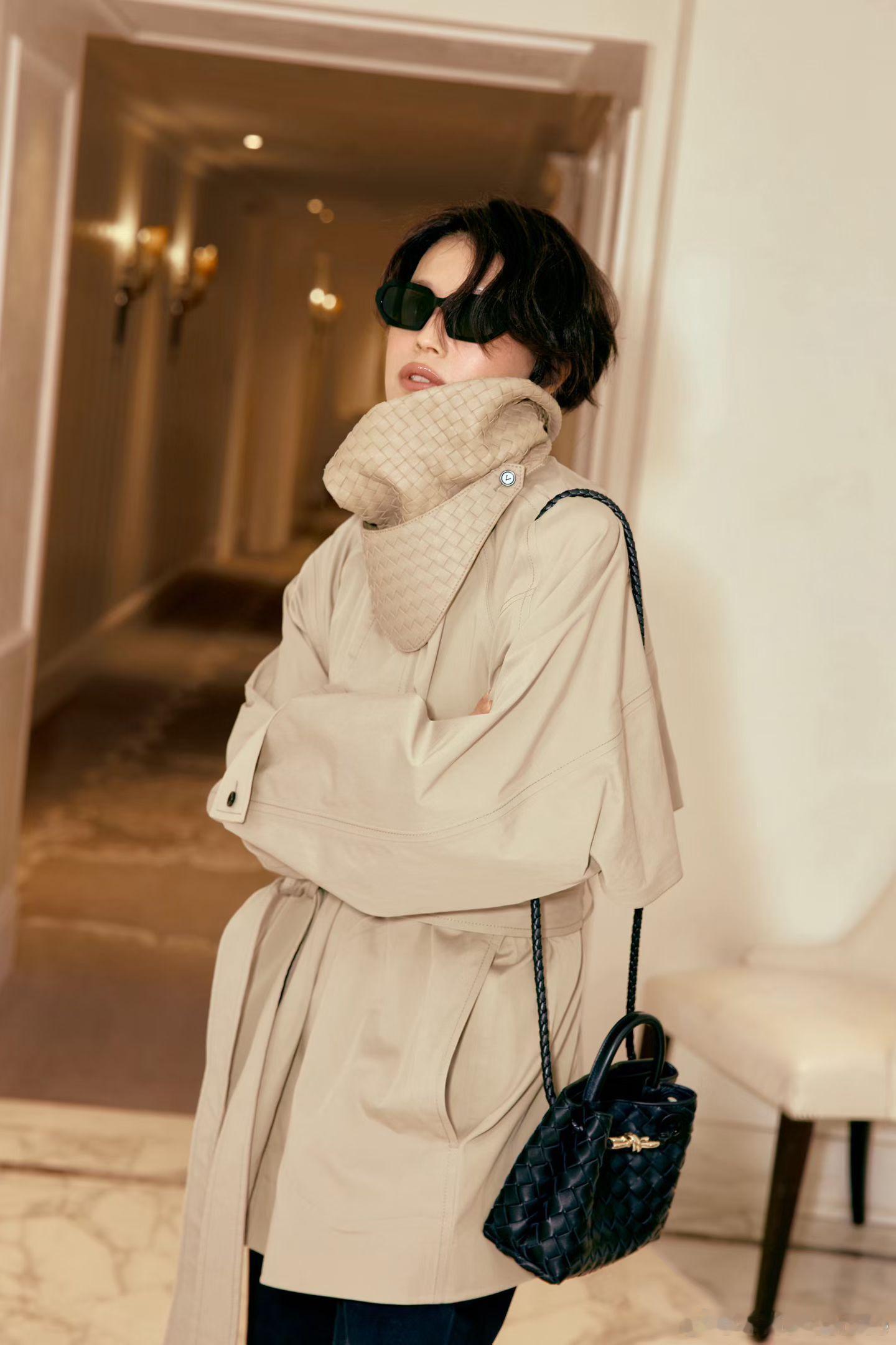舒淇抵达米兰，出席Bottega Veneta 2027夏季系列时装秀。 ​​​
