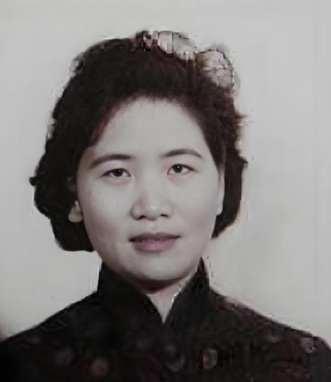1975年，台湾首富的妻子杨娇，因受不了丈夫出轨，毅然放弃豪门生活，带着3000