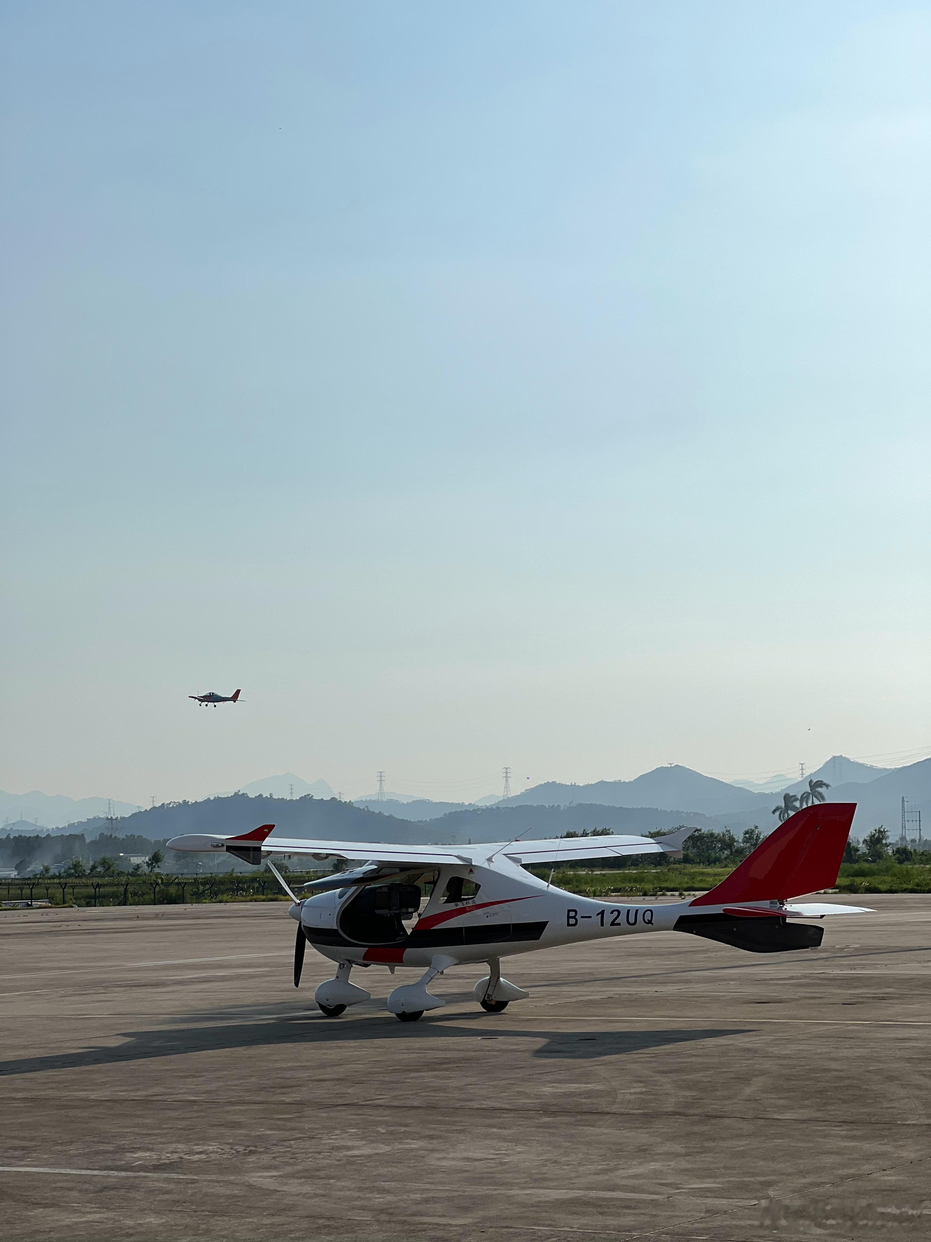 B-12UQ 今天首次同行，多多指教起落安妥航空创作计划 ​​​