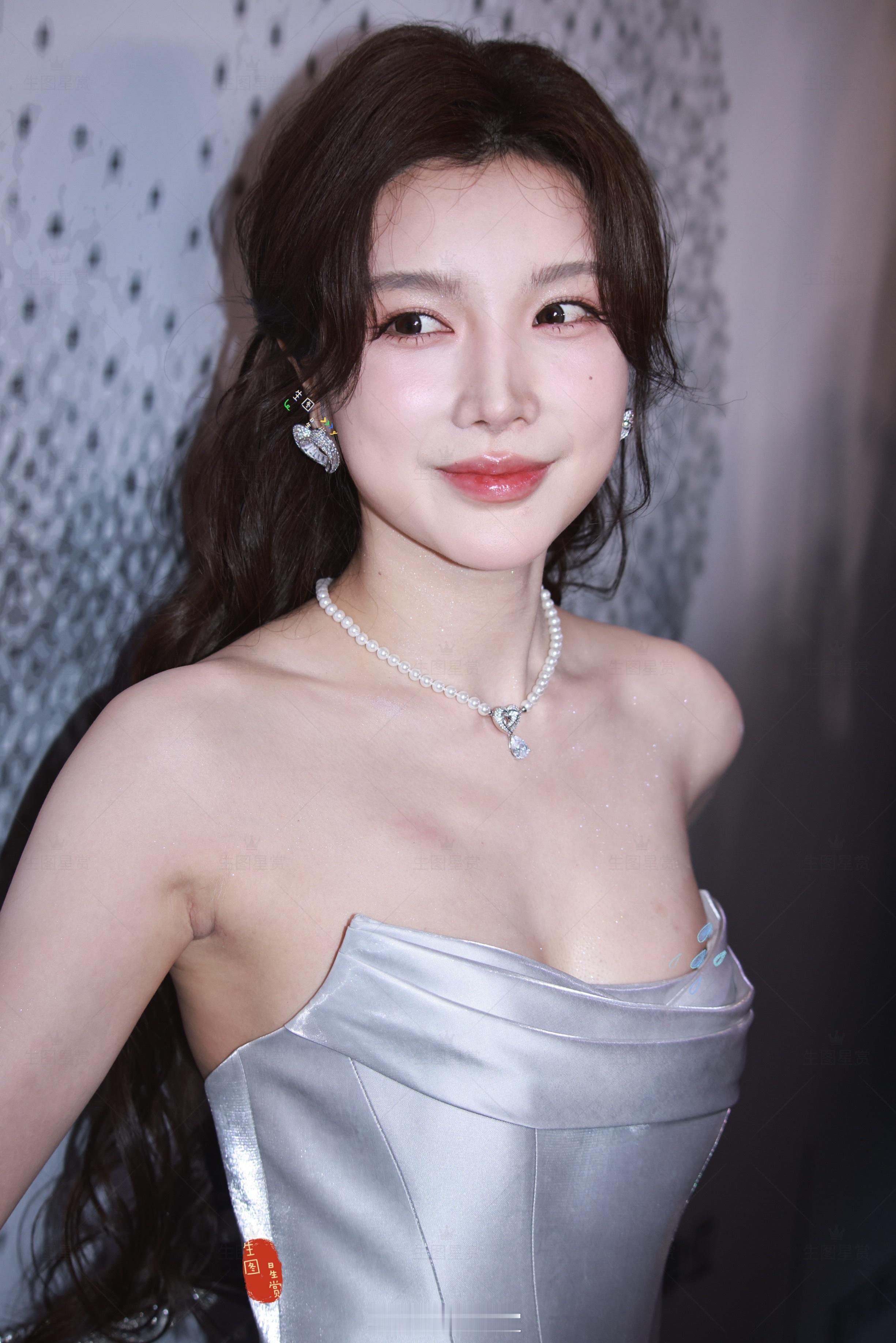 时装周上的美神戴燕妮！上海时装周 ​​​