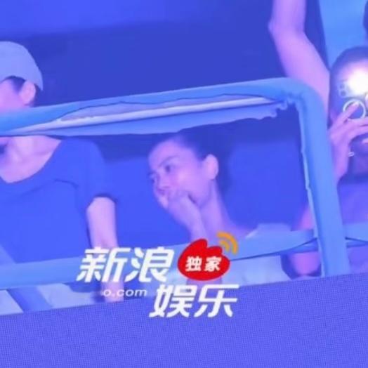 omo王菲去谢霆锋北京演唱会了！！！谢霆锋演唱会偶遇王菲