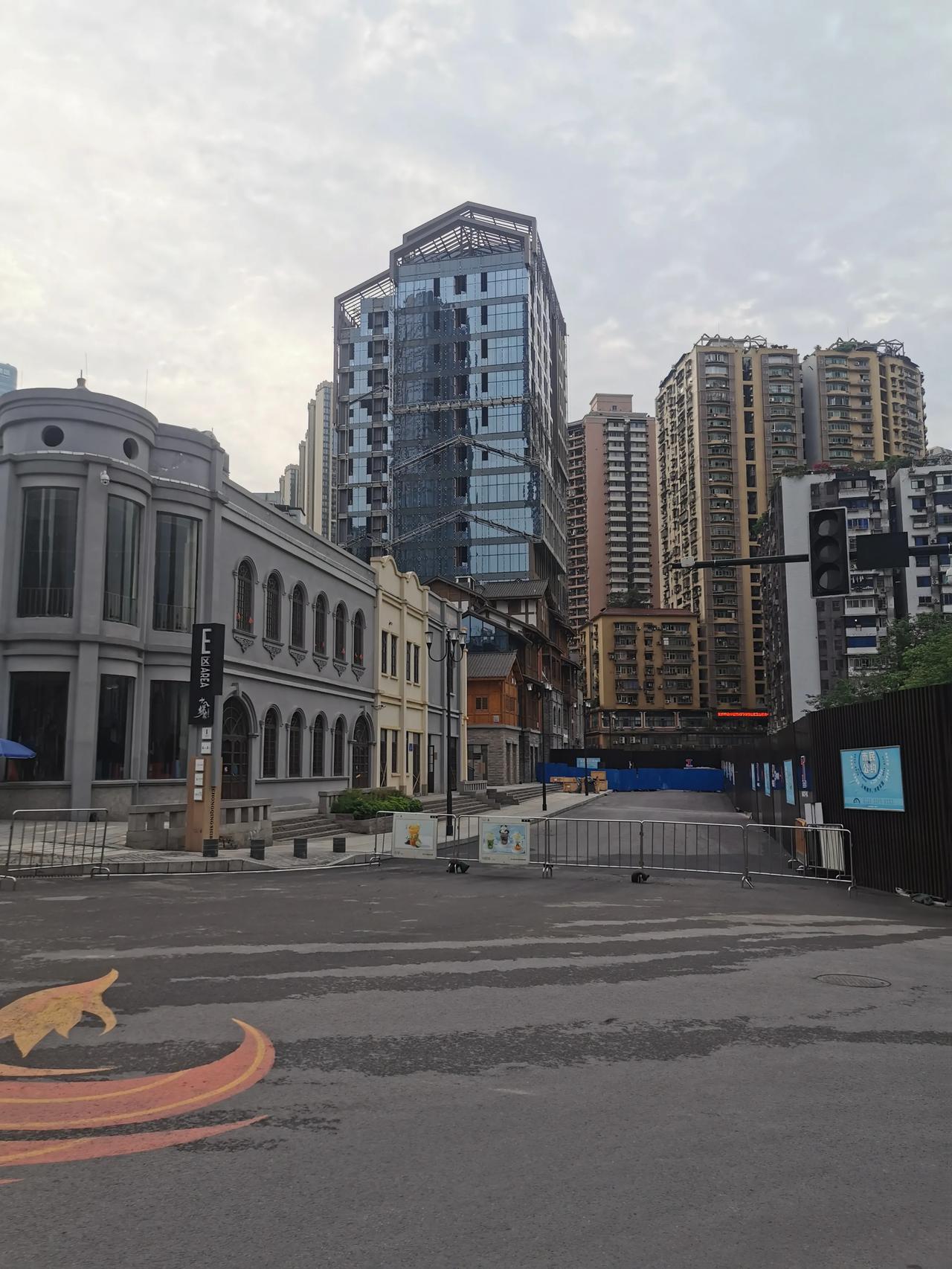 我常说，可怜之人必有可恨之处，真的不要去同情那些可怜的人，小心被蛇反咬。

所以