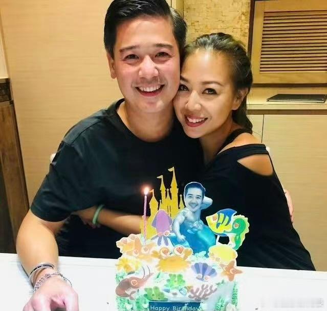 曝钟丽淇进ICU丈夫回应钟丽淇被曝进ICU11日，网传前TVB演员钟丽淇被紧急送