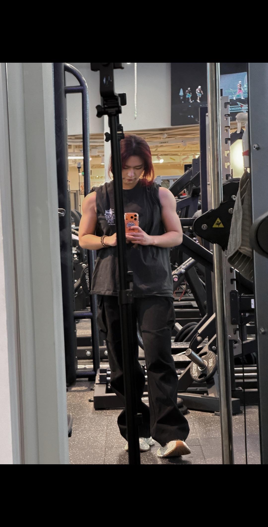 把肩练宽就是给你靠的