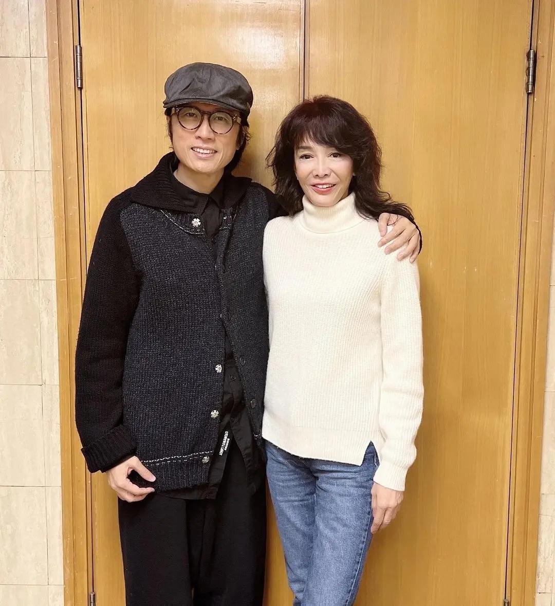 香港著名女星郑裕玲巅峰时期也是香港电影一线女星，年轻时候长得挺漂亮，和歌手吕方谈