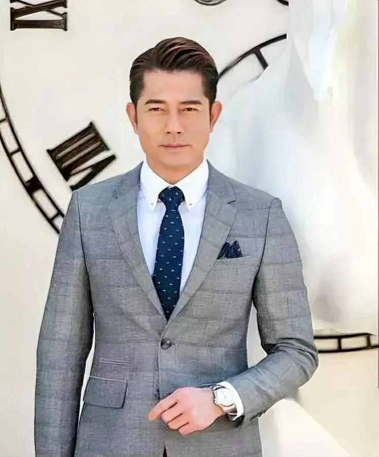 生三个女儿，郭富城到底图啥？

答案只有两个字：喜欢。

香港能测性别，他却连问