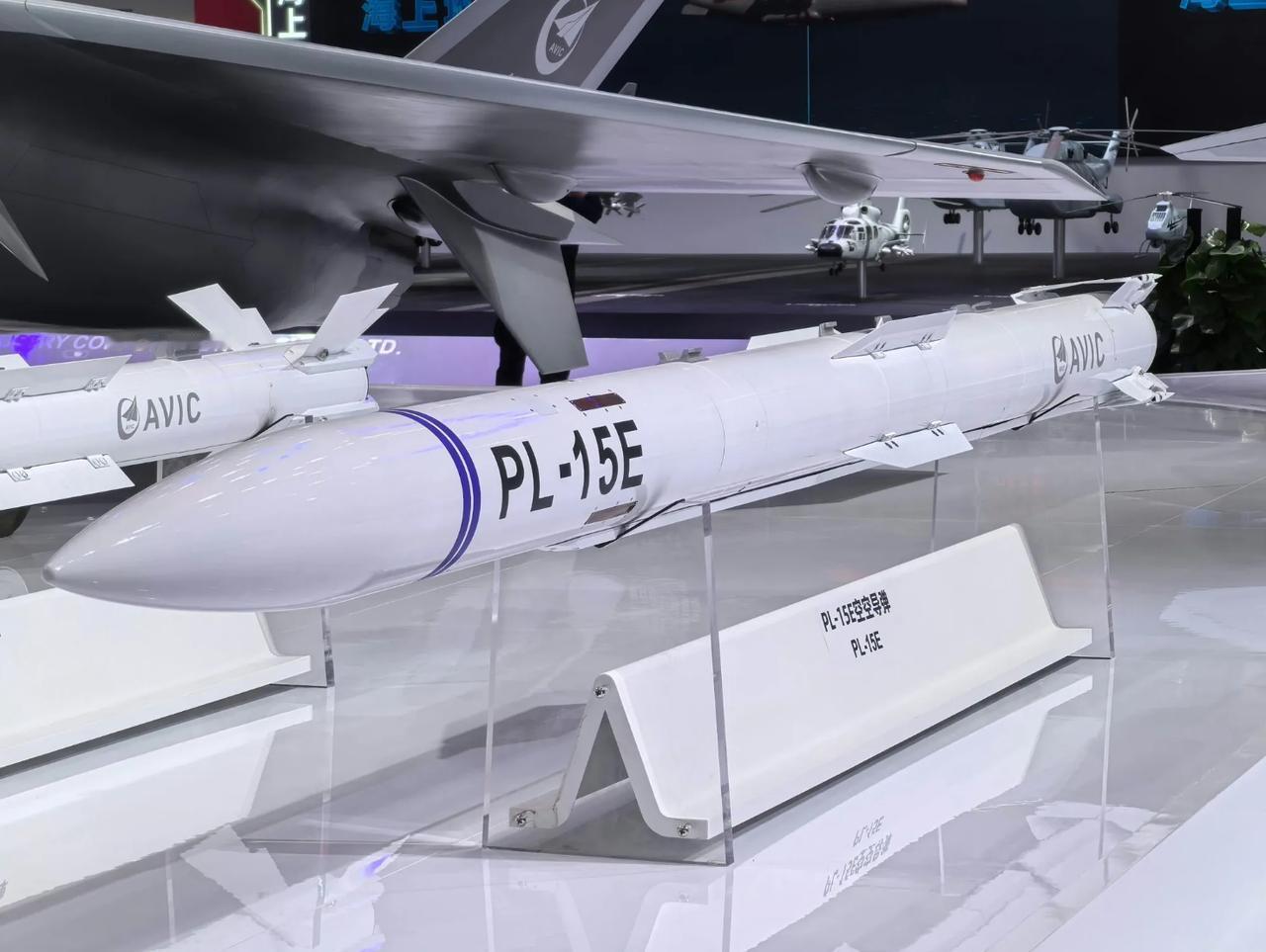 外媒：西方不可逃逸区优势不再，PL-15实战记录曝光，超视距空战规则被改写
 