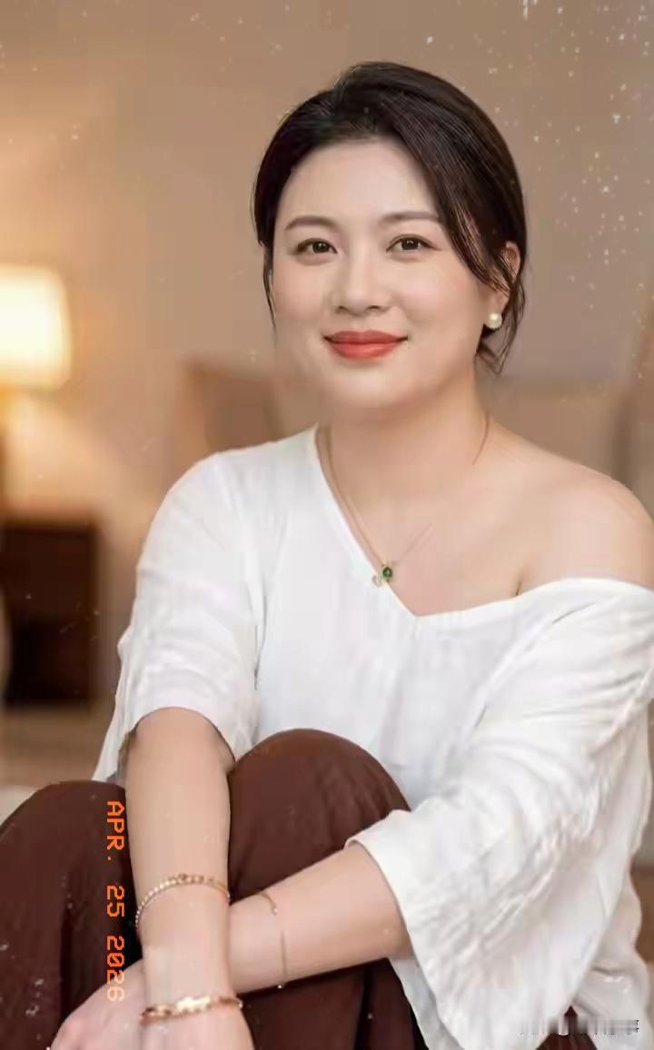 人这一生，最好的状态，藏在两种心境里，也是一辈子最珍贵的修行。
 
一半是清醒，