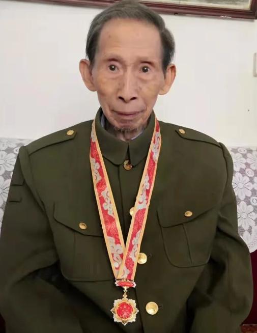 1956年，中南大学学生王明健在毕业前一天，突然被两名没有任何军衔与职务的神秘军