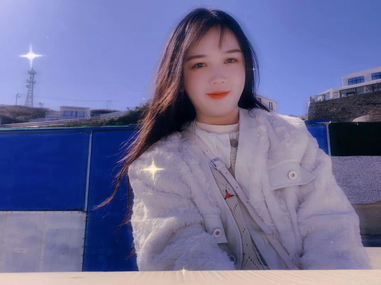 怀念啊怎么不怀念呢   偶尔翻翻以前的照片  怀念那没有孩子时自由灿烂的日子，虽