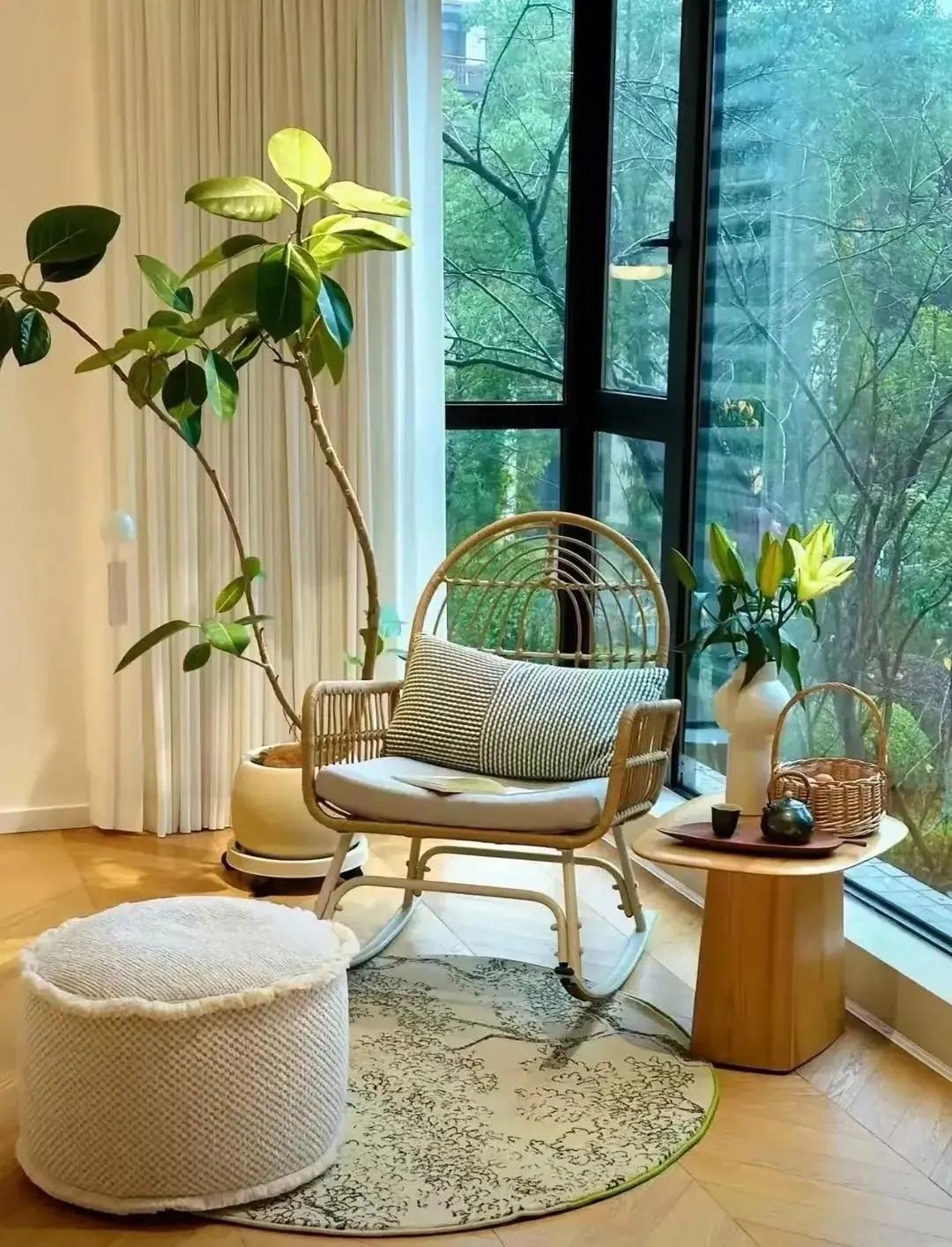 有一种亲人，恨不得你比他过得更差，你过得好了，他就掐你；你遇到困难和挫折了，他看