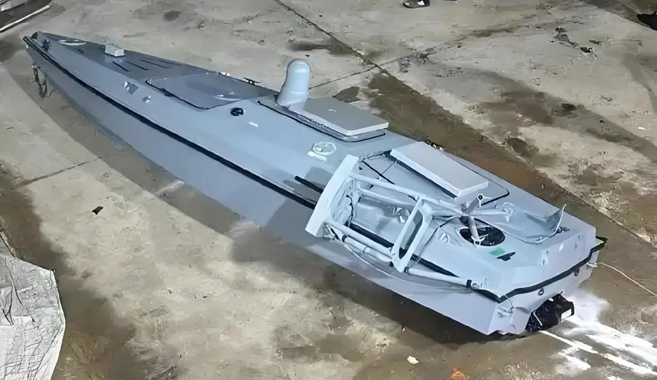 黑海深夜的爆炸声打破沉寂！乌克兰国家安全局（SBU）突然公布震撼战报：一枚“海底