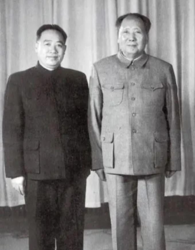 1980年，十一届五中全会上，汪东兴站起来，说了句“我决定辞去所有职务”。这话一