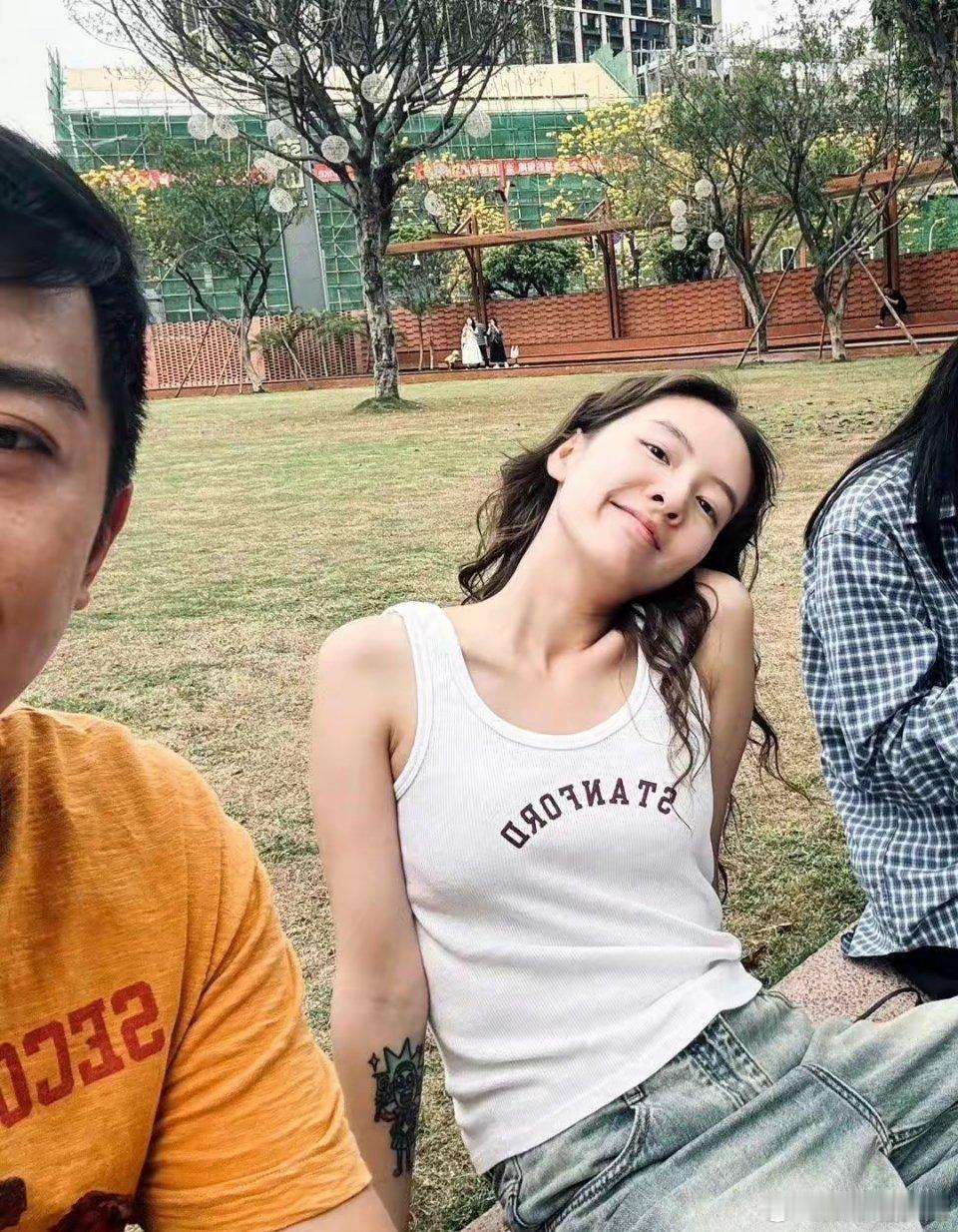 #三三未婚先孕#以前看他们家，总觉得幸福得不像话，现在想来，那不过是精心布置的‘