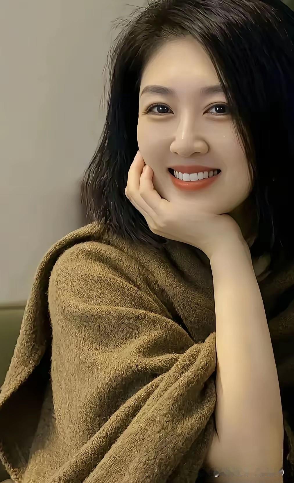 古人说：
“家和万事兴，
夫妻一条心，
泥土能变金。
家是讲爱的地方，
不是讲理