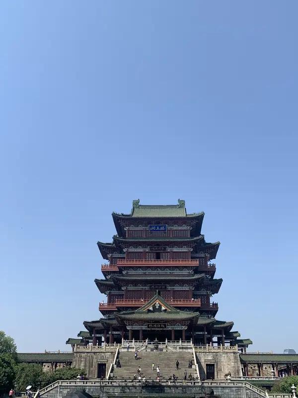 清明假期出游人数为何逆势增长？跨省游超半数背后有何新趋势？
今年清明假期，全国出