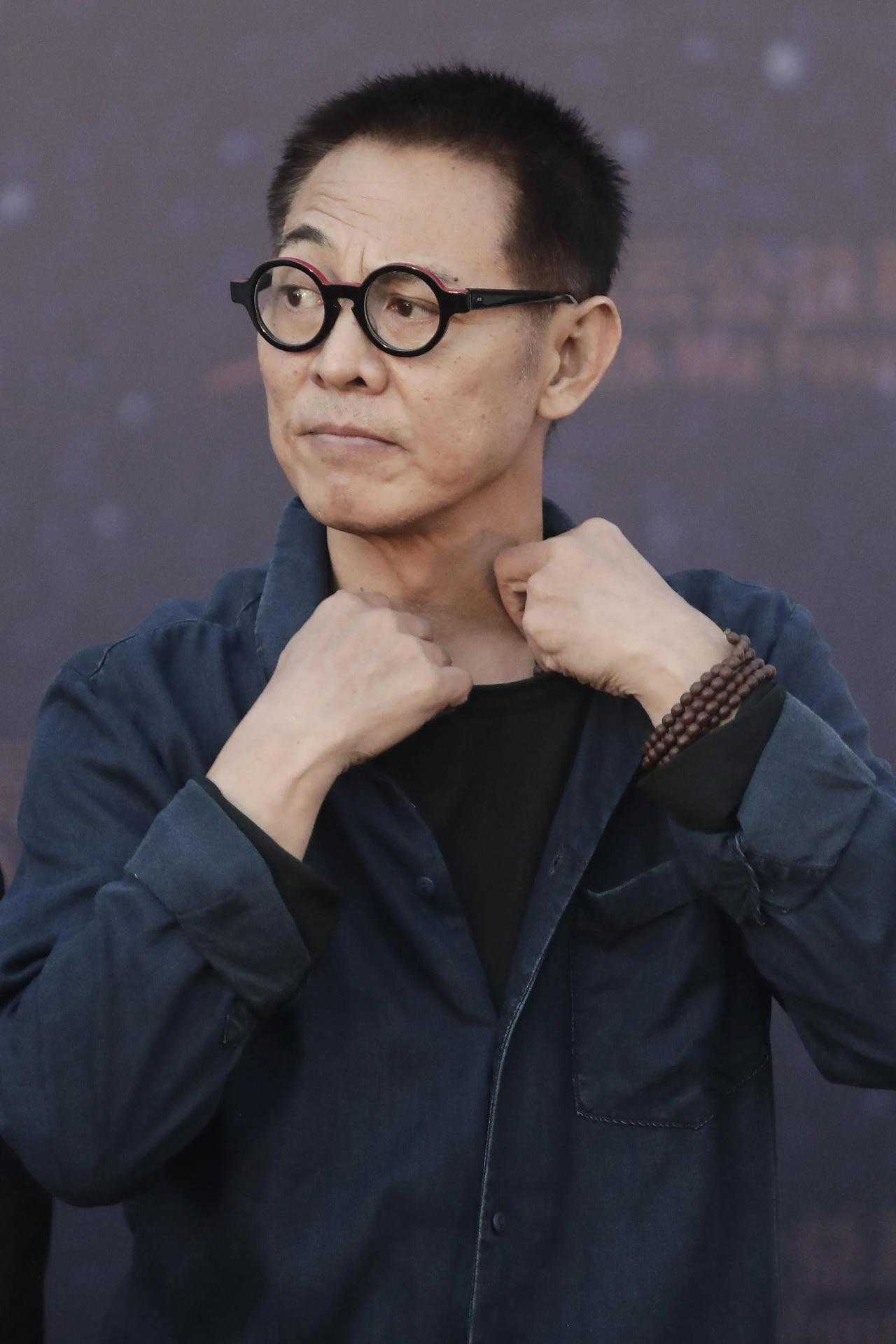 演员李连杰说，我不是一个慈善家，从来没有认为我是一个慈善家，我只是搭建了一个平台