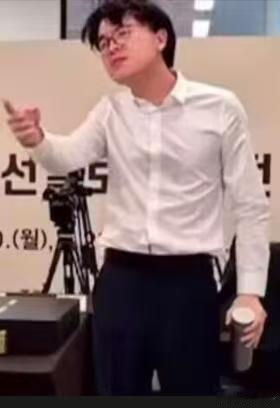 一位日本职业棋手对韩国规则的看法有一位日本职业棋手，他和我说： “为什么日本棋院